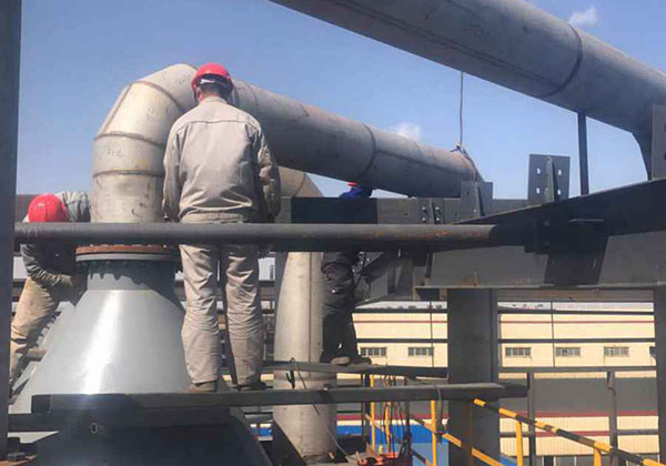 三效蒸發(fā)器施工現(xiàn)場安裝實(shí)景 三效蒸發(fā)器施工現(xiàn)場安裝實(shí)景